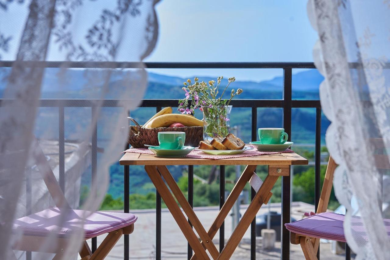 Вилла Vaggelis Little Stone House Maredhiana Экстерьер фото