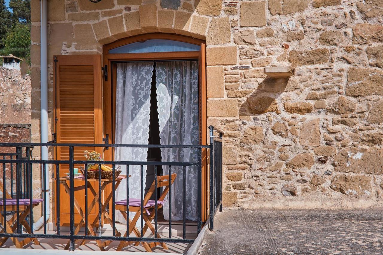Вилла Vaggelis Little Stone House Maredhiana Экстерьер фото